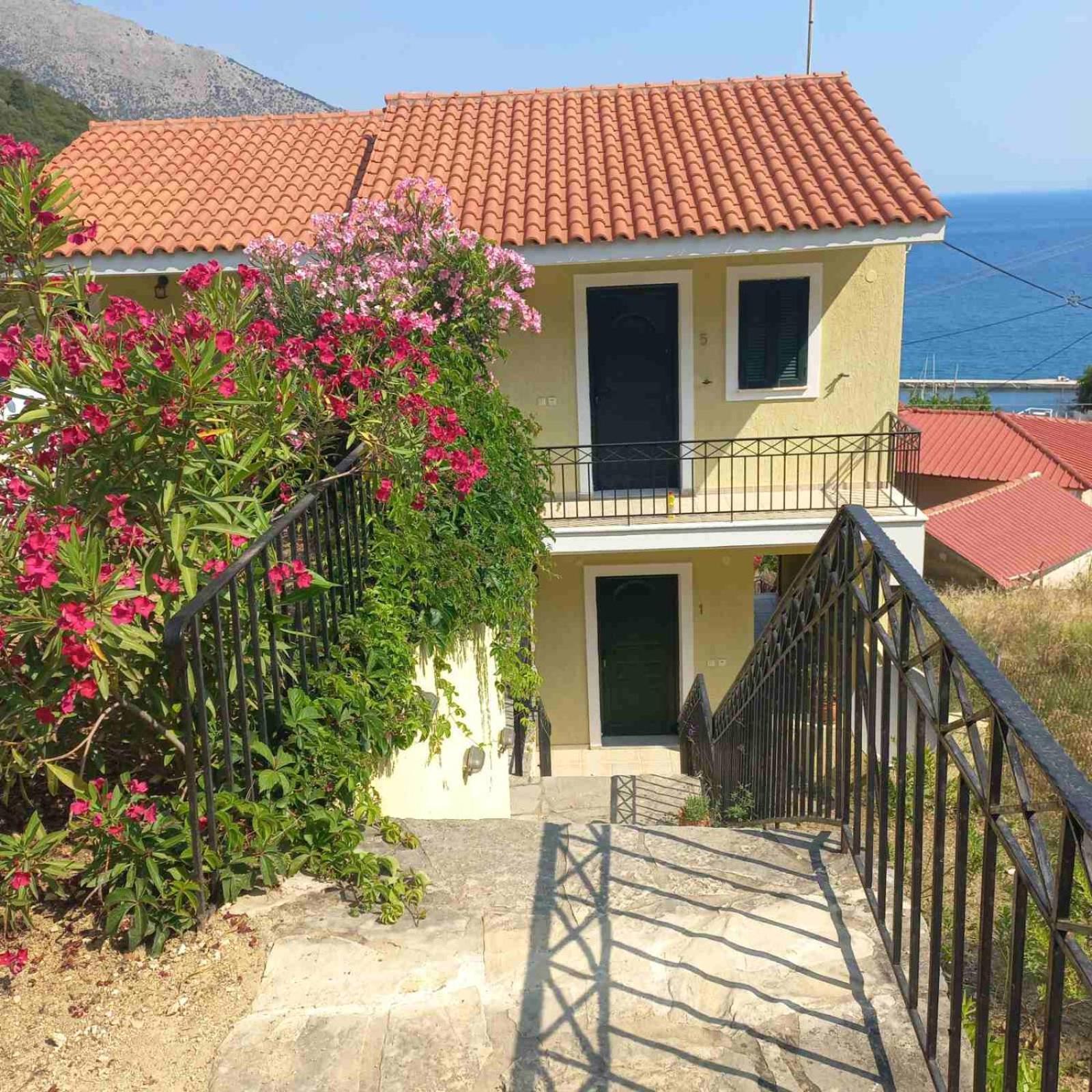 Giannatos' Studios - Makis Poros  Eksteriør billede