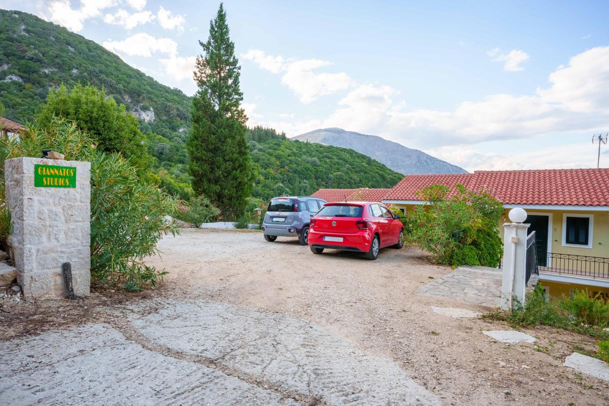 Giannatos' Studios - Makis Poros  Eksteriør billede